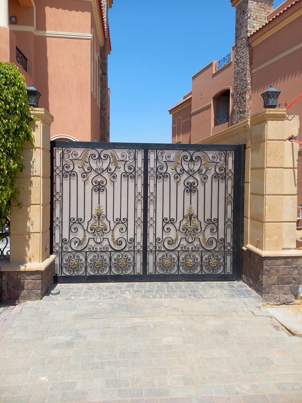 بوابة فورفورجية فاخرة